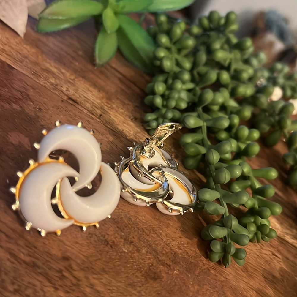 VINTAGE EARRINGS - Picture 4 of 4